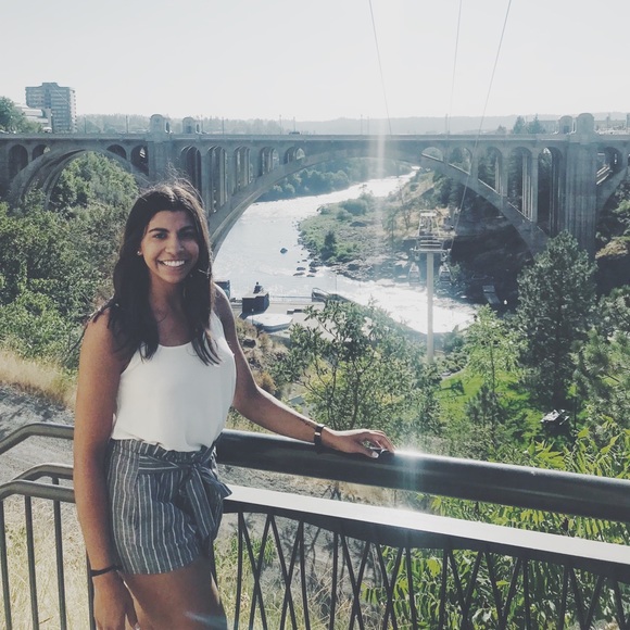 Meet your Posher, Samantha - Picture 2 of 3